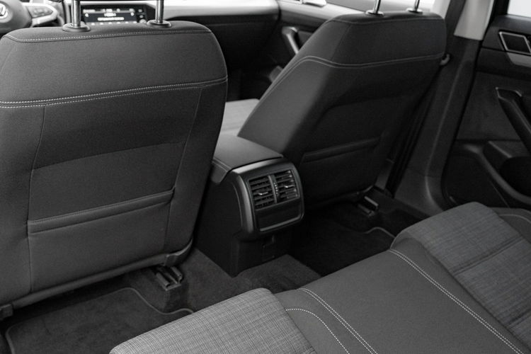 Volkswagen Passat 2.0 TSI Business DSG Podgrz.f LED Cz.park Salon PL VAT23% zdjęcie 26