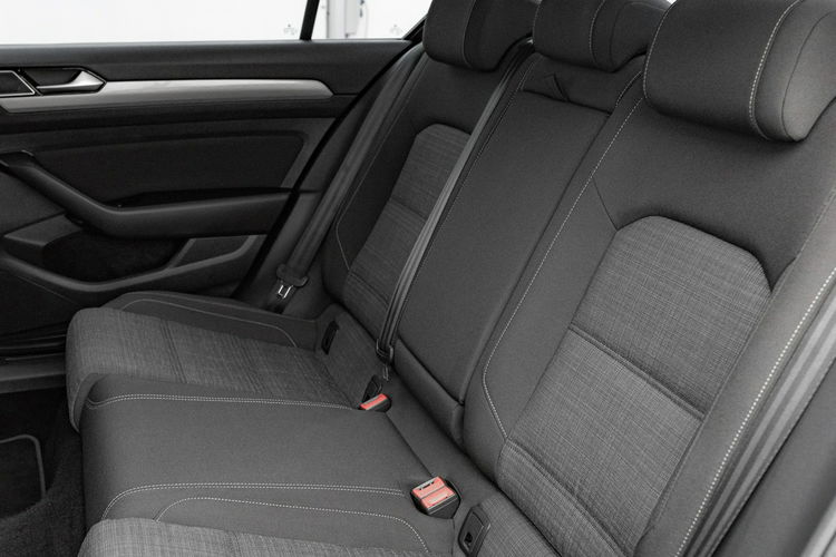 Volkswagen Passat 2.0 TSI Business DSG Podgrz.f LED Cz.park Salon PL VAT23% zdjęcie 28