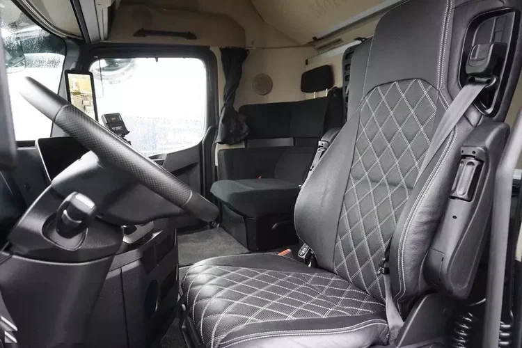 Mercedes Actros L 2853 BDF kabina Gigaspace Salonka / 6x2 / rok 2023 / 3 sztuki zdjęcie 14