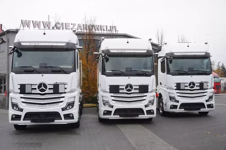 Mercedes Actros L 2853 BDF kabina Gigaspace Salonka / 6x2 / rok 2023 / 3 sztuki zdjęcie 2