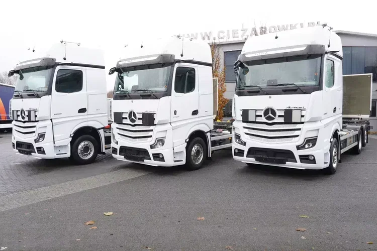 Mercedes Actros L 2853 BDF kabina Gigaspace Salonka / 6x2 / rok 2023 / 3 sztuki zdjęcie 3