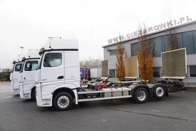 Mercedes Actros L 2853 BDF kabina Gigaspace Salonka / 6x2 / rok 2023 / 3 sztuki zdjęcie 4