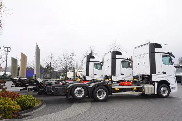 Mercedes Actros L 2853 BDF kabina Gigaspace Salonka / 6x2 / rok 2023 / 3 sztuki zdjęcie 7
