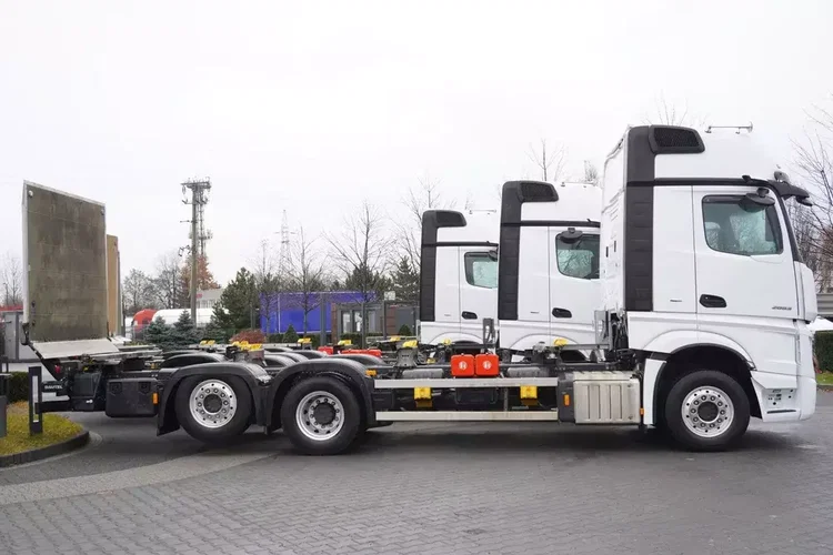Mercedes Actros L 2853 BDF kabina Gigaspace Salonka / 6x2 / rok 2023 / 3 sztuki zdjęcie 8