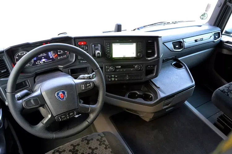 Scania R450 BEZ EGR | FULL LED | WIRTUALNY KOKPIT | NAWIGACJA | 2 ŁÓŻKA zdjęcie 23
