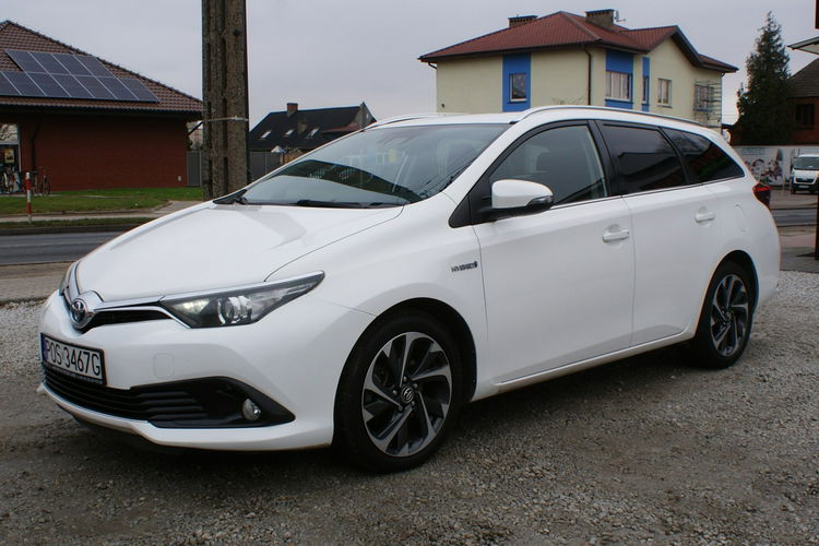 Toyota Auris zdjęcie 1