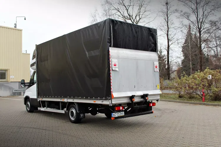 Iveco Daily 35S18 HiMatic plandeka międzynarodowa 10eu palet + winda Dhollandia 750kg zdjęcie 4