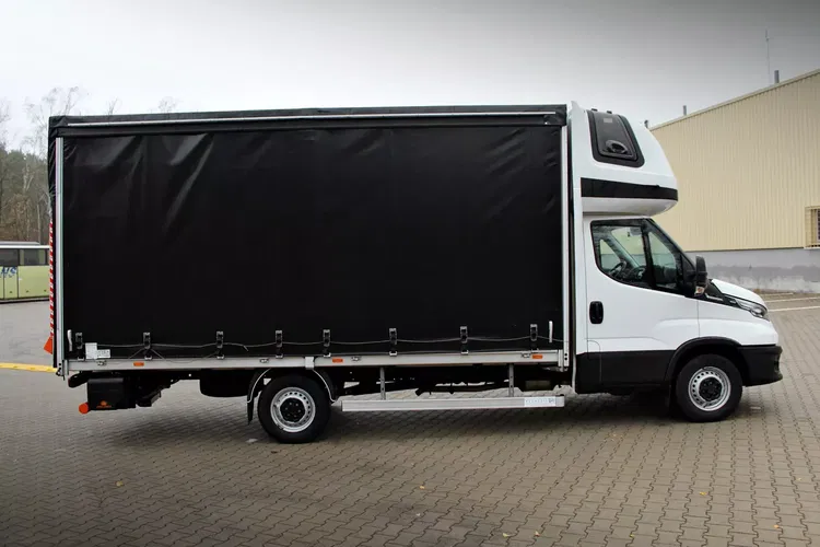 Iveco Daily 35S18 HiMatic plandeka międzynarodowa 10eu palet + winda Dhollandia 750kg zdjęcie 7