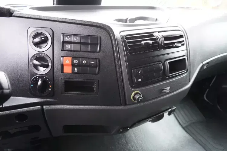 Mercedes Atego 818 / Nowa Laweta Ocynkowana zdjęcie 21