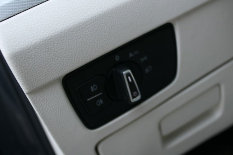 Volkswagen Passat Comfortline Navi LED F-vat Salon Polska Gwarancja zdjęcie 15