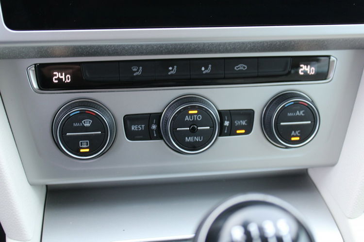 Volkswagen Passat Comfortline Navi LED F-vat Salon Polska Gwarancja zdjęcie 19