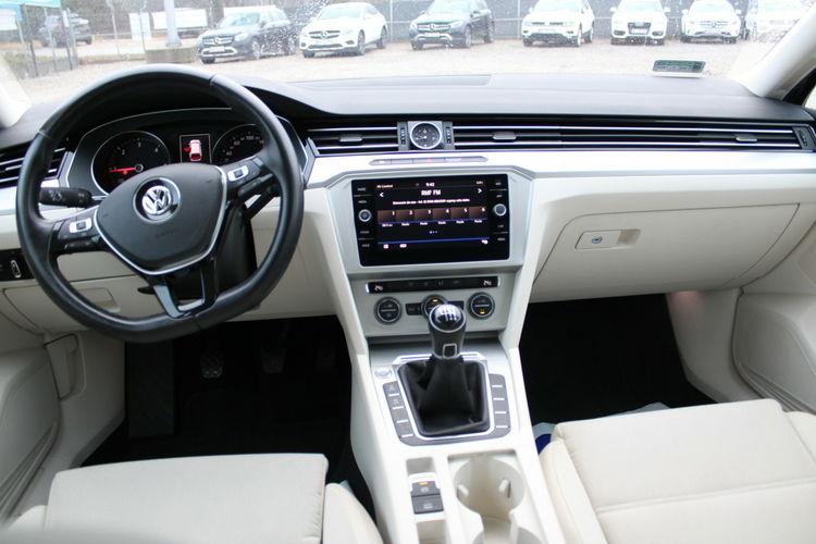 Volkswagen Passat Comfortline Navi LED F-vat Salon Polska Gwarancja zdjęcie 26