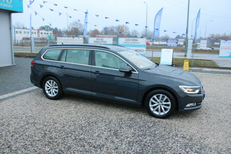 Volkswagen Passat Comfortline Navi LED F-vat Salon Polska Gwarancja zdjęcie 5