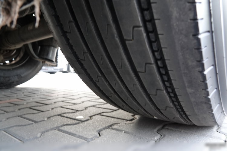 Schmitz KONTENER KOFFER / DOPPELSTOCK  / OŚ PODNOSZONA / ROLETA / OPONY 100% / IZOTERMA  zdjęcie 21