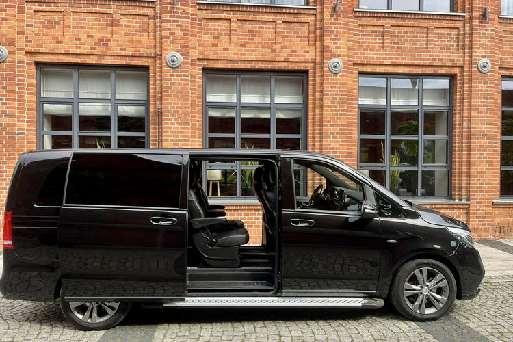 Mercedes V 220 Pak. BRABUS extra long full led navi kamera el.drawi klapa skóry zdjęcie 11