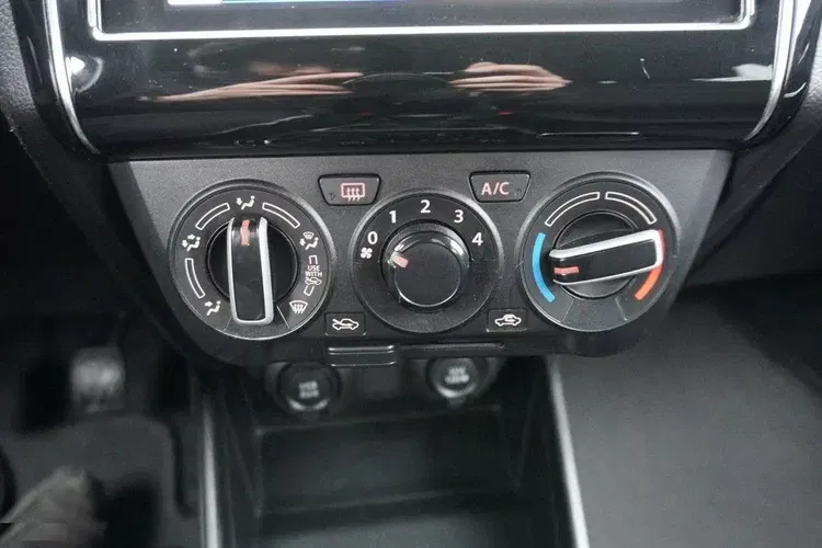 Suzuki swift zdjęcie 22