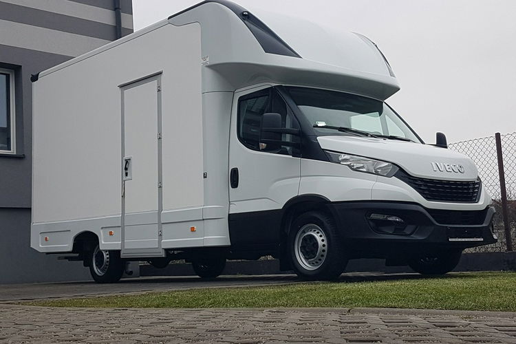 Iveco Daily KONTENER NISKOPODŁOGOWY 4.43x2.23x2.42 SKLEP FOODTRUCK KAMPER KLIMA zdjęcie 30