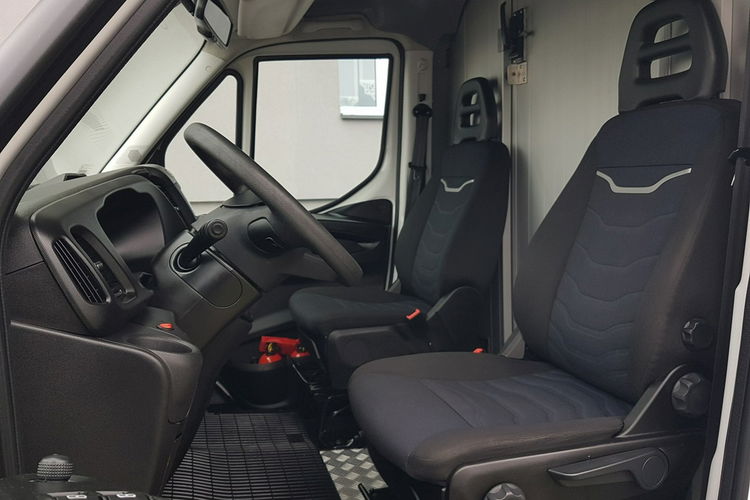 Iveco Daily KONTENER NISKOPODŁOGOWY 4.43x2.23x2.42 SKLEP FOODTRUCK KAMPER KLIMA zdjęcie 7