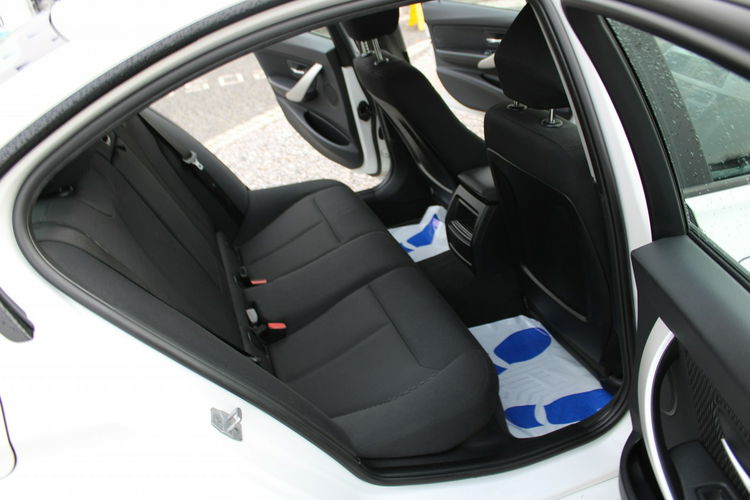 BMW 318 Salon Polska Gwarancja LED F-vat zdjęcie 23