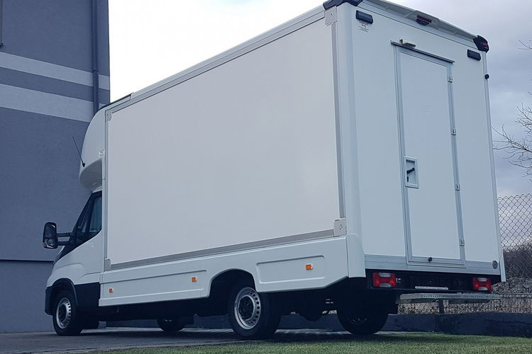 Iveco Daily KONTENER NISKOPODŁOGOWY 4.43x2.23x2.42 SKLEP FOODTRUCK KAMPER KLIMA zdjęcie 28