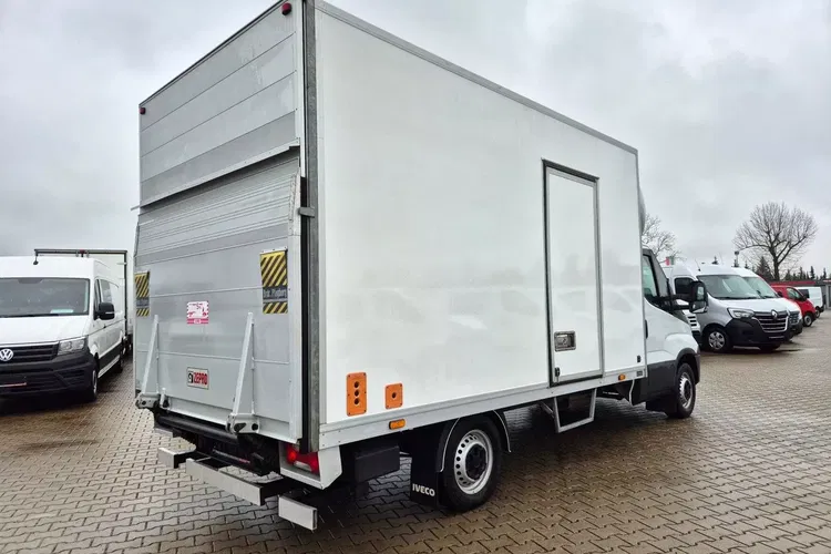 Iveco 35S16 Kontener 8 ePAL 79999zł NETTO 2.3 HPi/160KM Automat zdjęcie 8