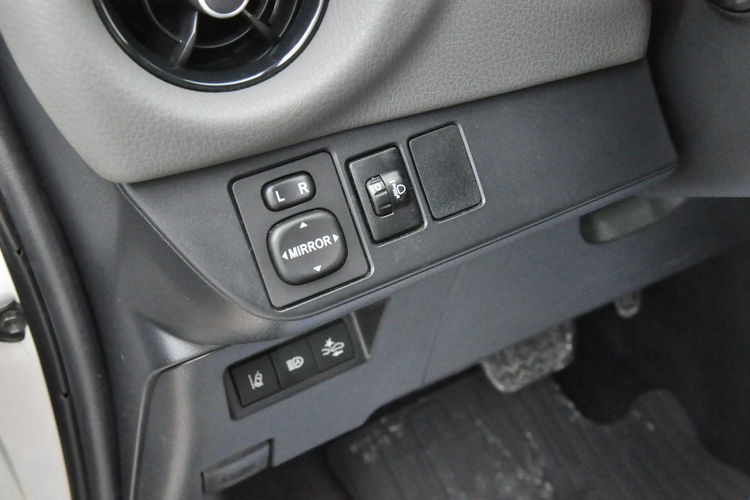 Toyota Yaris Hybrid Premium F-vat Salon Polska Gwarancja zdjęcie 15