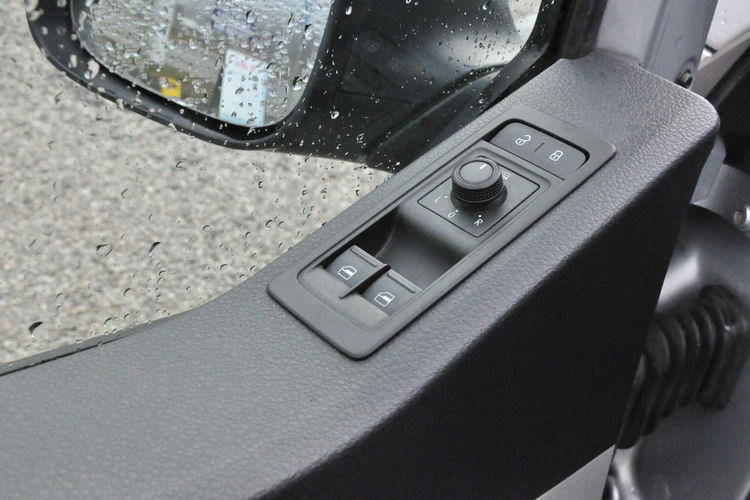 Volkswagen Transporter L2H1 Vat-1 F-vat Salon Polska Gwarancja zdjęcie 13