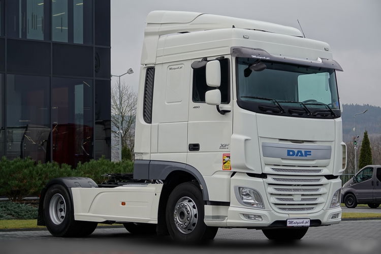 DAF XF 460 / SPACE CAB / EURO 6 / RETARDER / MAŁY PRZEBIEG / SPROWADZONY / PO KONTRAKCIE SERWISOWYM zdjęcie 2