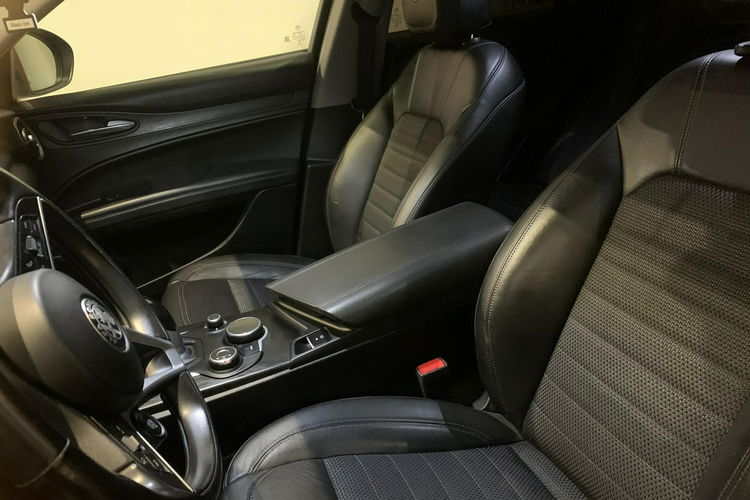 Alfa Romeo Stelvio 2.2 Diesel, Q4 = 4X4, Zadbany, Opłacony, Bogate wyposażenie zdjęcie 17