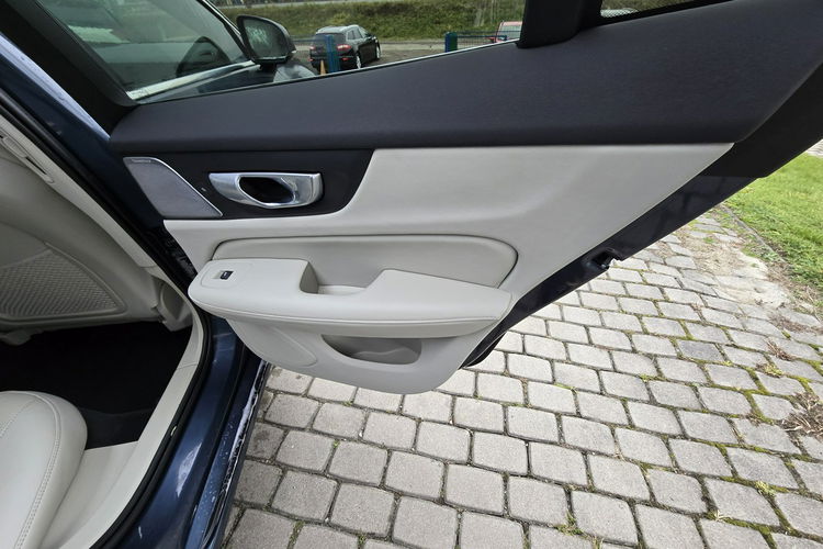 Volvo V60 zdjęcie 21