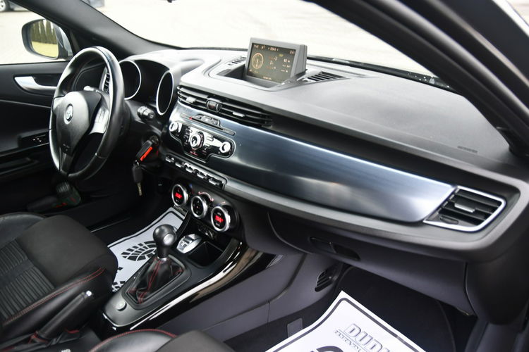 Alfa Romeo Giulietta 1.4TURBO + GAZ. Automat, Navi, XenonyLedy.Pół-Skóry. zdjęcie 24
