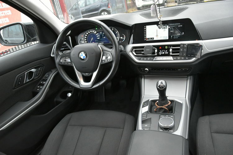 BMW 320 G21 320d 190KM Manual 2020r. Laser HeadUp HAK NAVi Kamera el. klapa FV zdjęcie 10