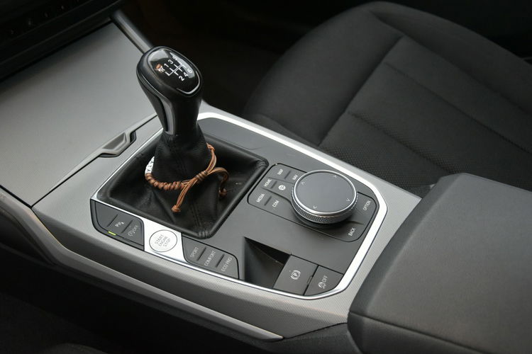 BMW 320 G21 320d 190KM Manual 2020r. Laser HeadUp HAK NAVi Kamera el. klapa FV zdjęcie 34