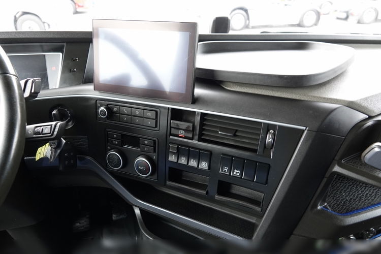 Volvo FH 500 / I-SAVE / XXL / KLIMA POSTOJOWA / NOWY MODEL / OPONY 100 % / PO ZŁOTYM KONTRAKCIE SERWISOWYM zdjęcie 31