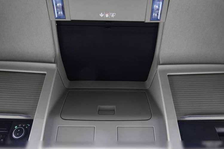 Volvo FH 500 / I-SAVE / XXL / KLIMA POSTOJOWA / NOWY MODEL / OPONY 100 % / PO ZŁOTYM KONTRAKCIE SERWISOWYM zdjęcie 35