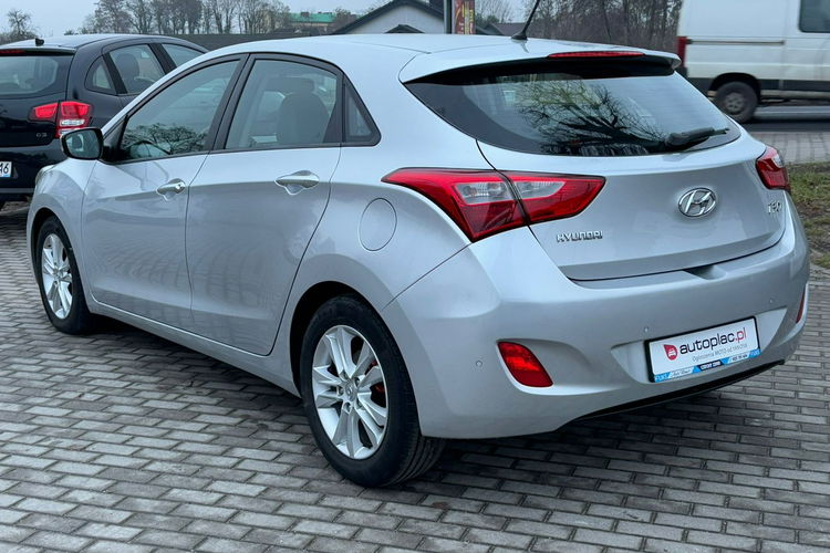 Hyundai i30 Benzyna Niski Przebieg zdjęcie 11