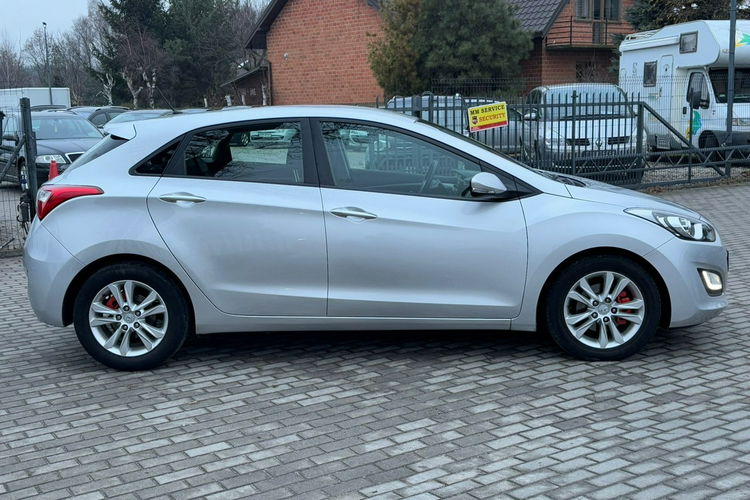 Hyundai i30 Benzyna Niski Przebieg zdjęcie 8