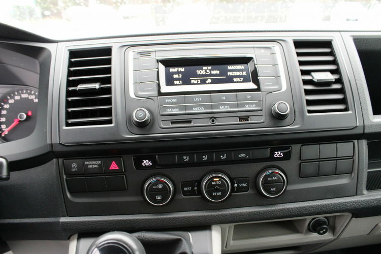 Volkswagen Caravelle Trendline L2 F-vat Salon Polska Gwarancja zdjęcie 13