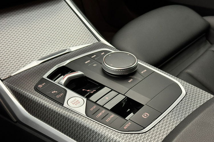 BMW 318 318i MPakiet Podgrzewane Fotele Kamera Bezprzewodowy AA/ACP Tempomat zdjęcie 14