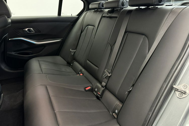 BMW 318 318i MPakiet Podgrzewane Fotele Kamera Bezprzewodowy AA/ACP Tempomat zdjęcie 17