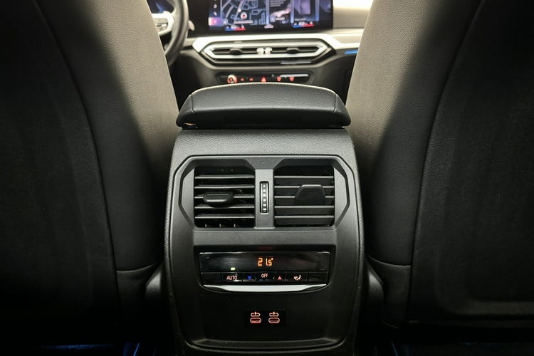 BMW 318 318i MPakiet Podgrzewane Fotele Kamera Bezprzewodowy AA/ACP Tempomat zdjęcie 18