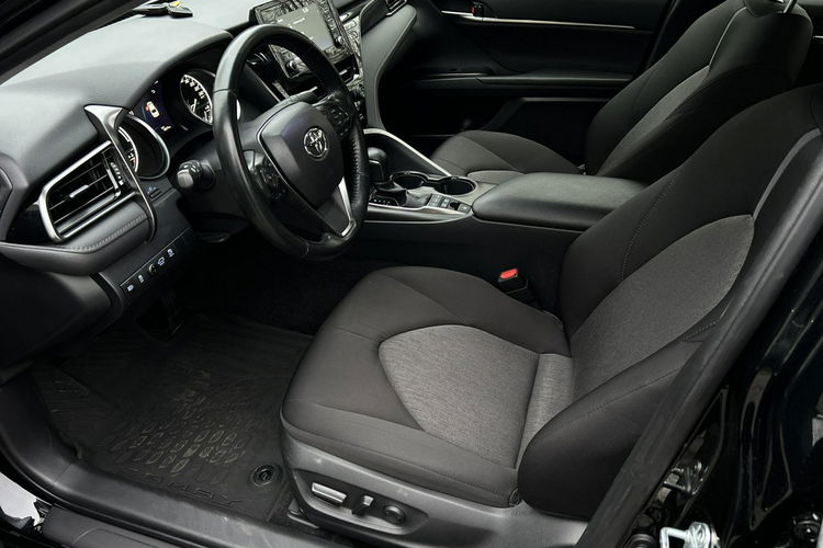 Toyota Camry 2.5 HSD 218KM COMFORT, salon Polska, gwarancja, FV23% zdjęcie 15