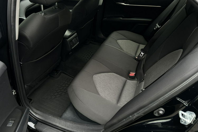 Toyota Camry 2.5 HSD 218KM COMFORT, salon Polska, gwarancja, FV23% zdjęcie 16