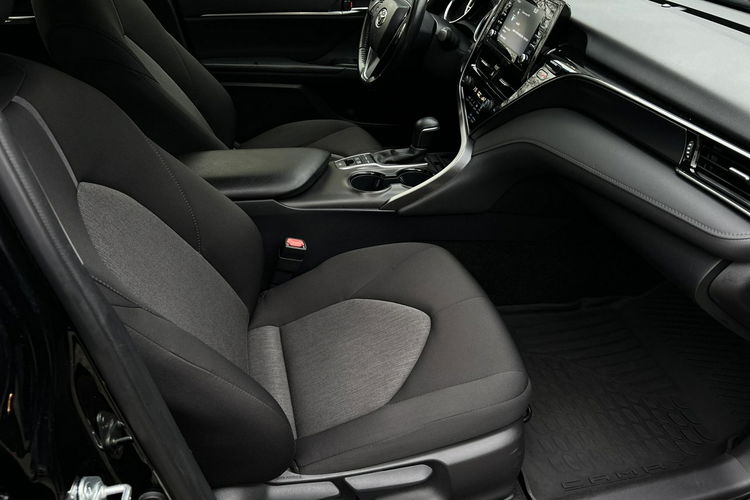 Toyota Camry 2.5 HSD 218KM COMFORT, salon Polska, gwarancja, FV23% zdjęcie 19