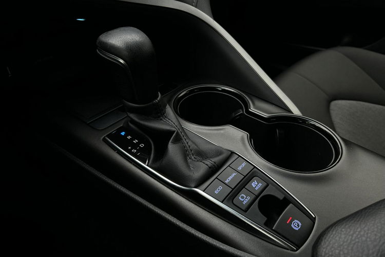 Toyota Camry 2.5 HSD 218KM COMFORT, salon Polska, gwarancja, FV23% zdjęcie 24