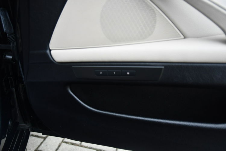 BMW 530 3.0d Panorama Dach, Xenony, Skóry, Head-Up.Asystent Pasa Ruchu. zdjęcie 27