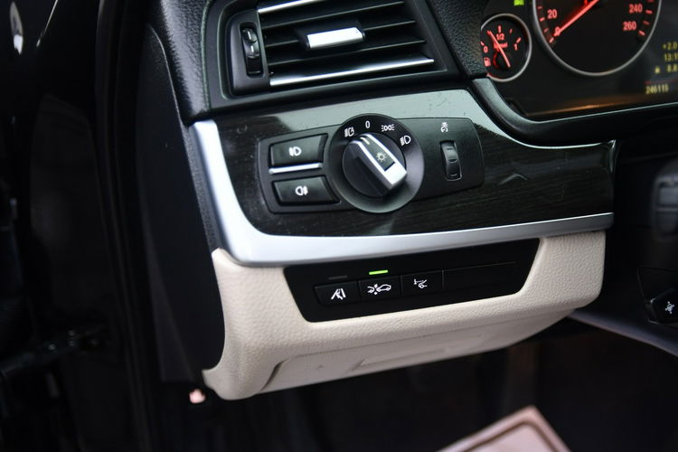 BMW 530 3.0d Panorama Dach, Xenony, Skóry, Head-Up.Asystent Pasa Ruchu. zdjęcie 28