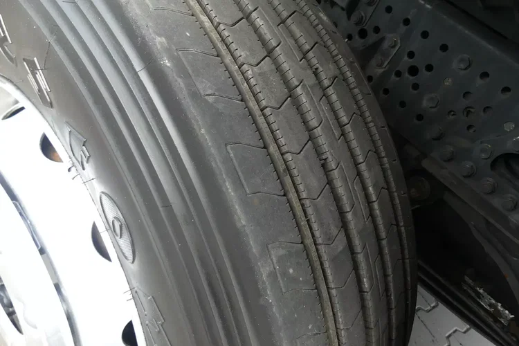 Mercedes ANTOS 2540 / 6x2 / HAKOWIEC 20t / EURO 6 / OŚ PODNOSZONA / zdjęcie 25