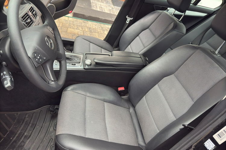 Mercedes C 180 Bardzo zadbana - 100% oryginalny przebieg zdjęcie 10