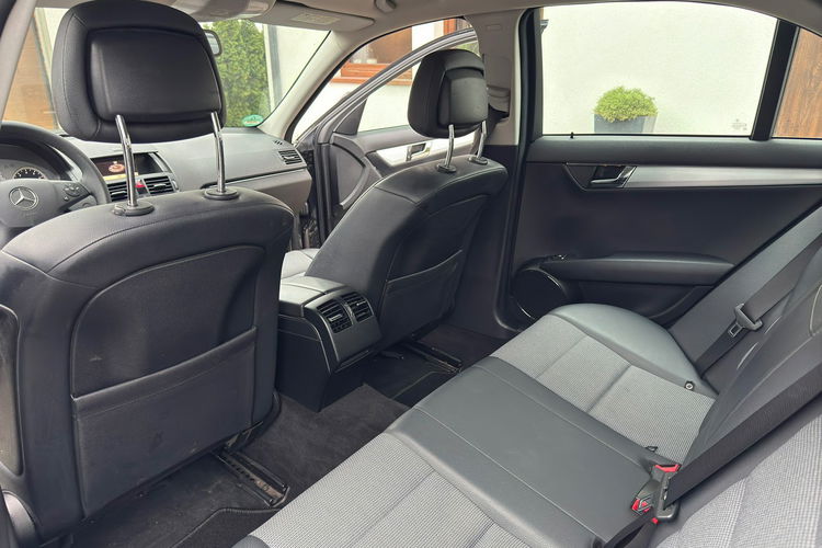 Mercedes C 180 Bardzo zadbana - 100% oryginalny przebieg zdjęcie 13